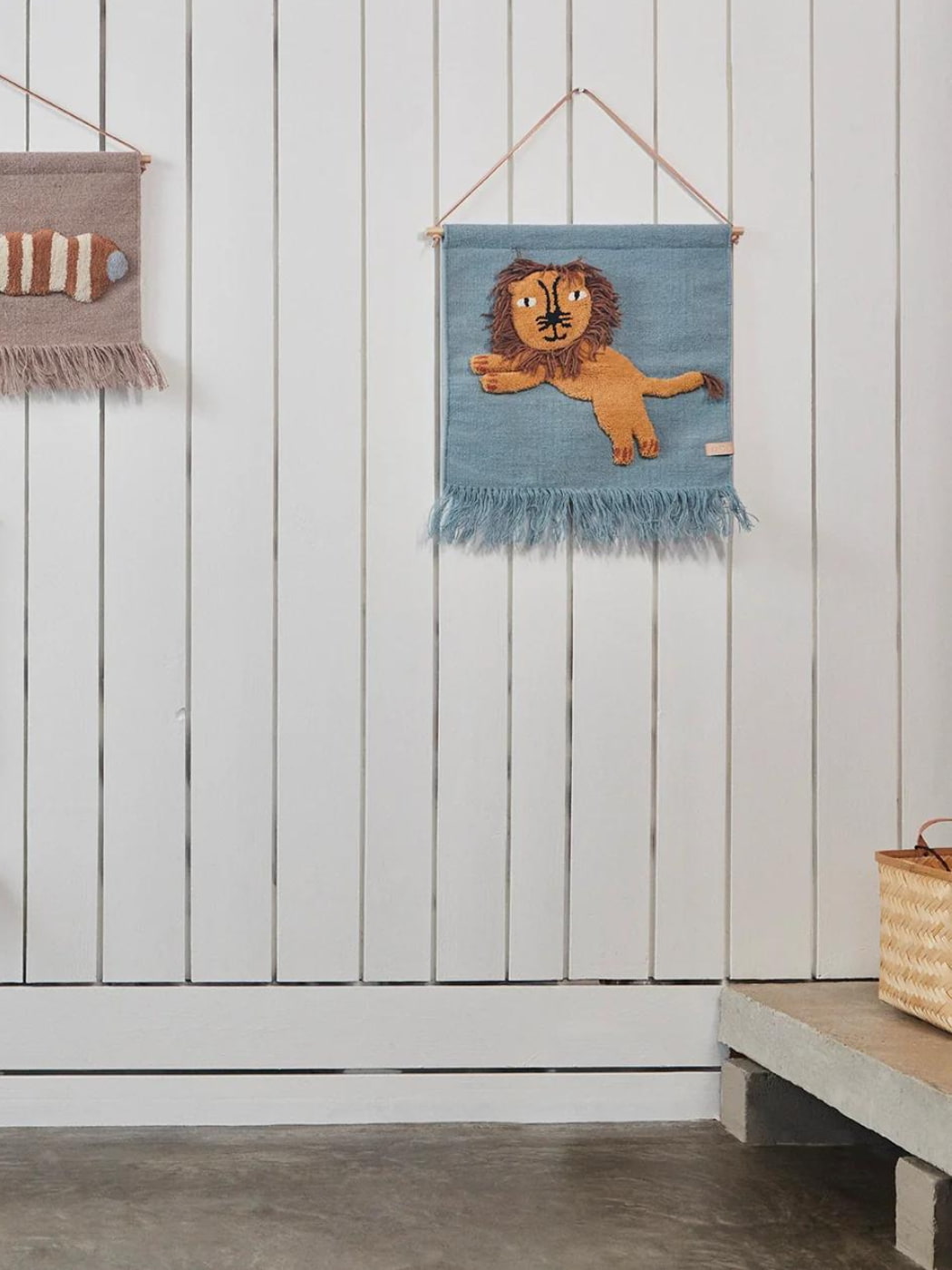 Wallhanging - Jumping Lion